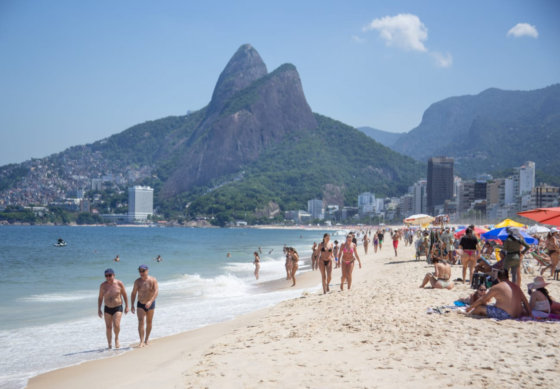 Movimentação na praia de Ipanema, Zona Sul do Rio - Érica Martin / Agência O Dia 