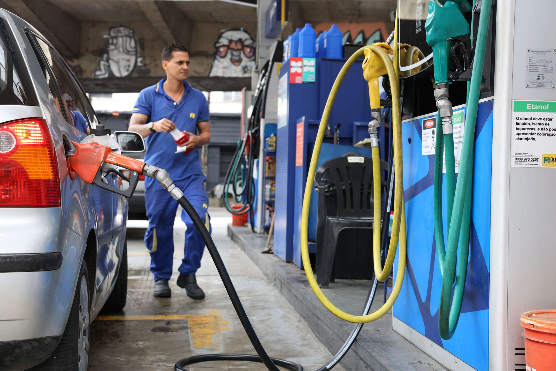 Senacon notifica 329 distribuidoras de combustíveis e cobra aumento de multas por abusos