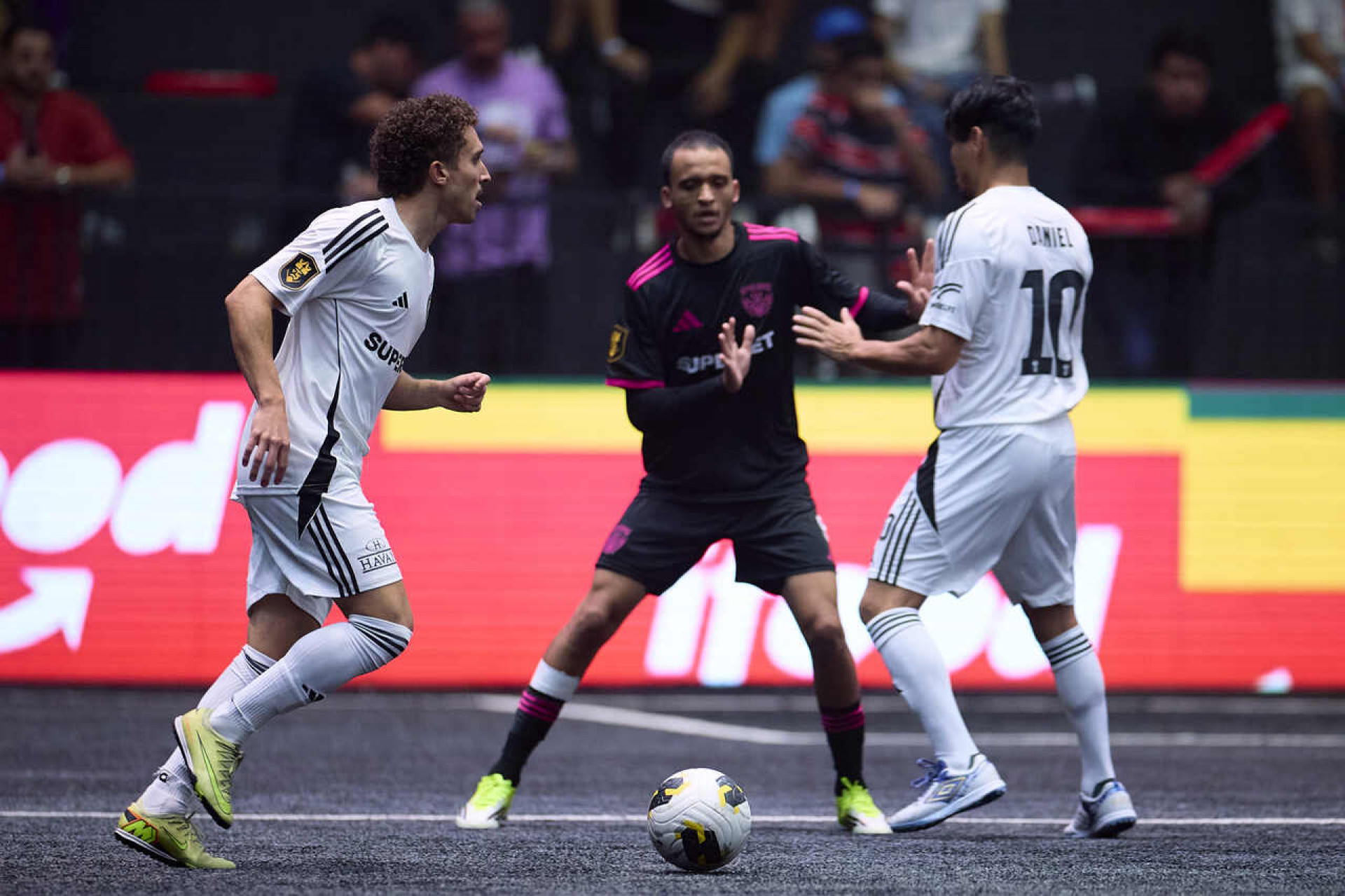 Leo Gol descarta desculpas e cobra rea&ccedil;&atilde;o do Nyvelados na Kings League