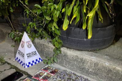 Polícia flagra esquema de tráfico e prende suspeito com drogas em Rio das Ostras