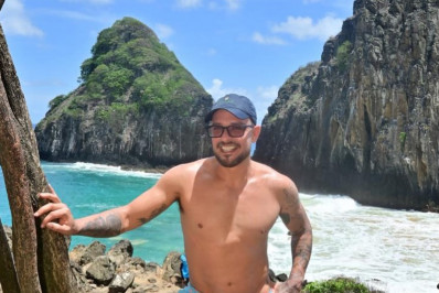 Diogo Nogueira recebe elogios ao curtir dia de praia em Fernando de Noronha