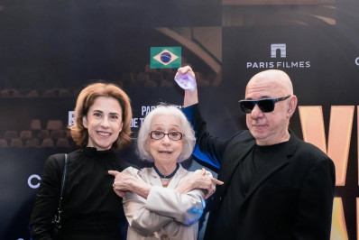 Fernanda Montenegro posa para clique com os filhos