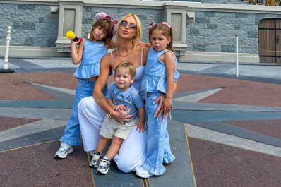 Virginia compartilha registros de viagem com os filhos em Orlando