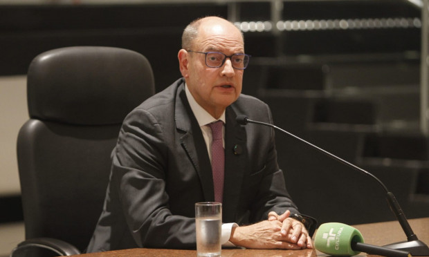 Governador em exercício do Rio aciona o TSE para decidir sobre eleição direta ou indireta