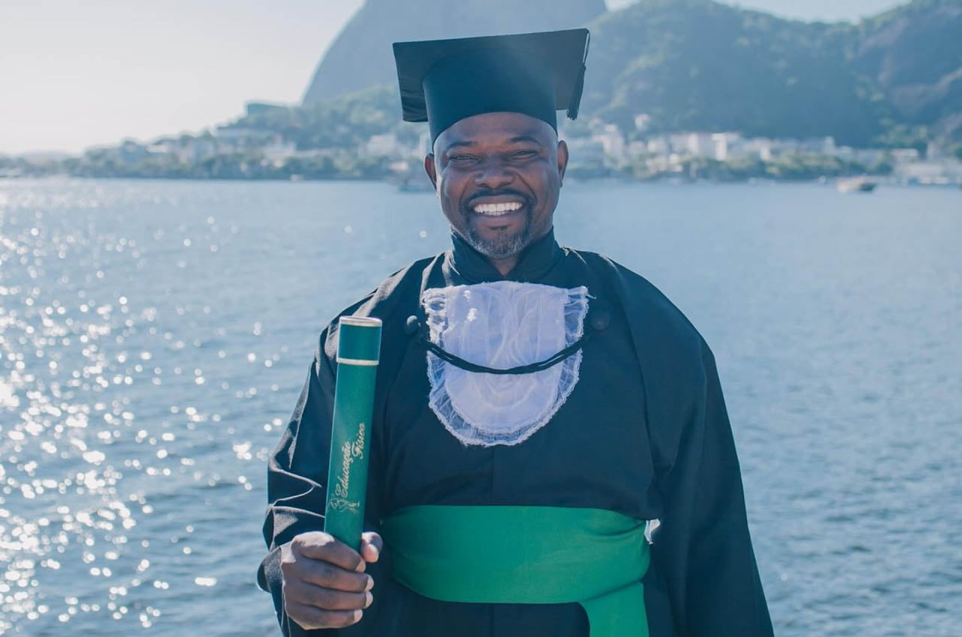 Auxiliar do Fluminense, Marc&atilde;o se forma na faculdade: “Nunca &eacute; tarde”