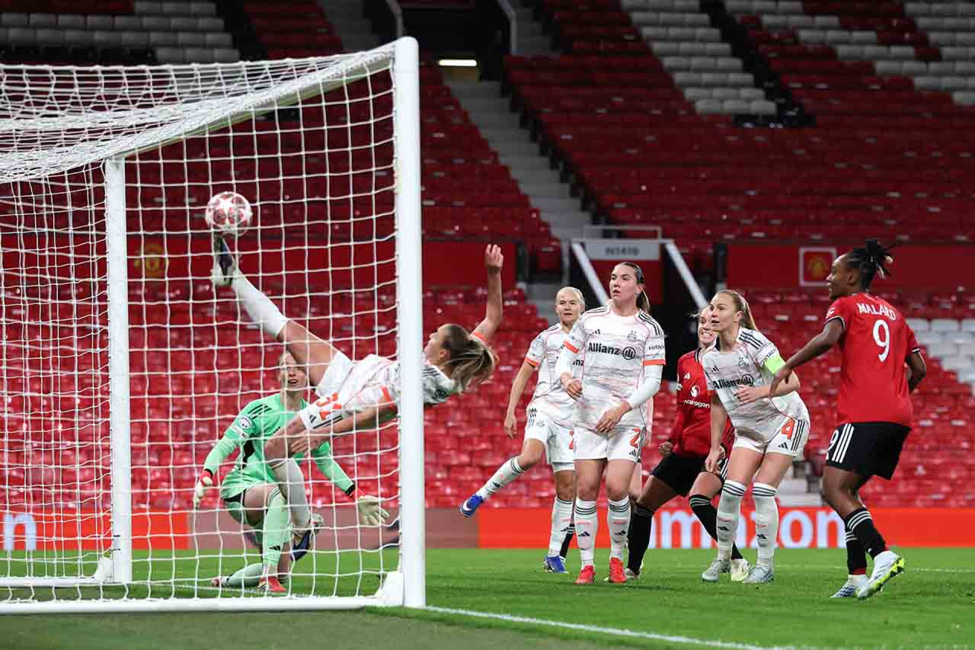 MANCHESTER, ENGLAND - MARCH 25: Hanna Lundkvist of Manchester United scores her team's second goal during the UEFA Women's Champions League 2025/26 Quarter-finals First Leg match between Manchester United FC and FC Bayern M&uuml;nchen at Old Trafford on March 25, 2026 in Manchester, England. (Photo by Carl Recine/Getty Images)