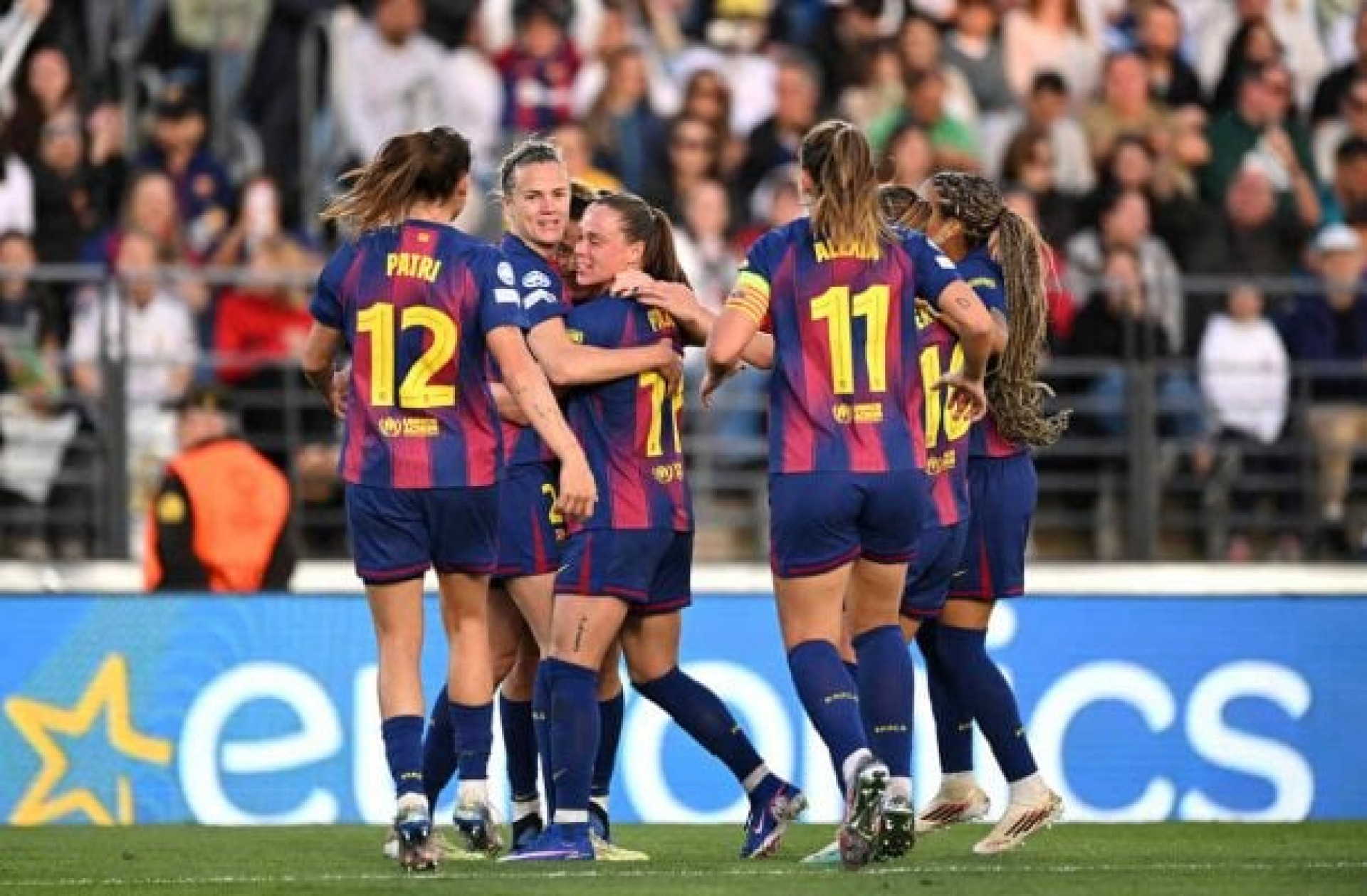 Barcelona goleia Real Madrid e fica perto da semifinal da Champions Feminina