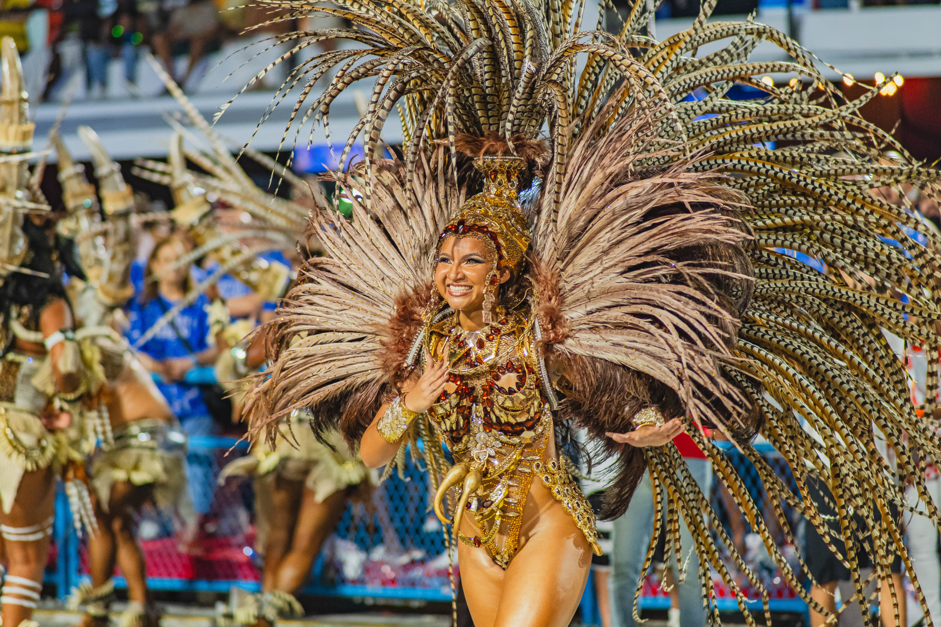 Rayane Dumont segue como rainha de bateria da União de Maricá para estreia no Grupo Especial
 - Renata Xavier / Divulgação