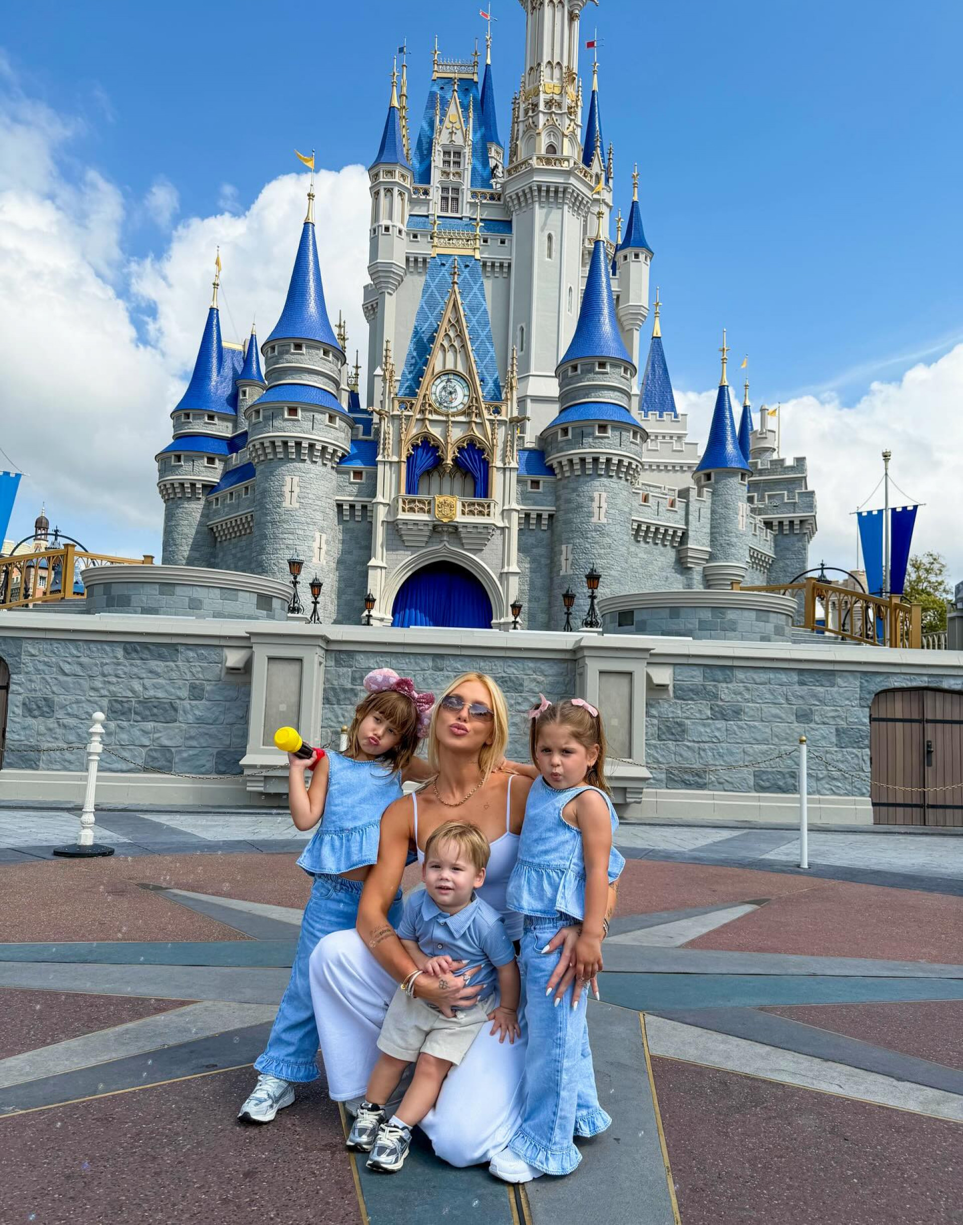 Virginia compartilha registros de viagem com os filhos em Orlando