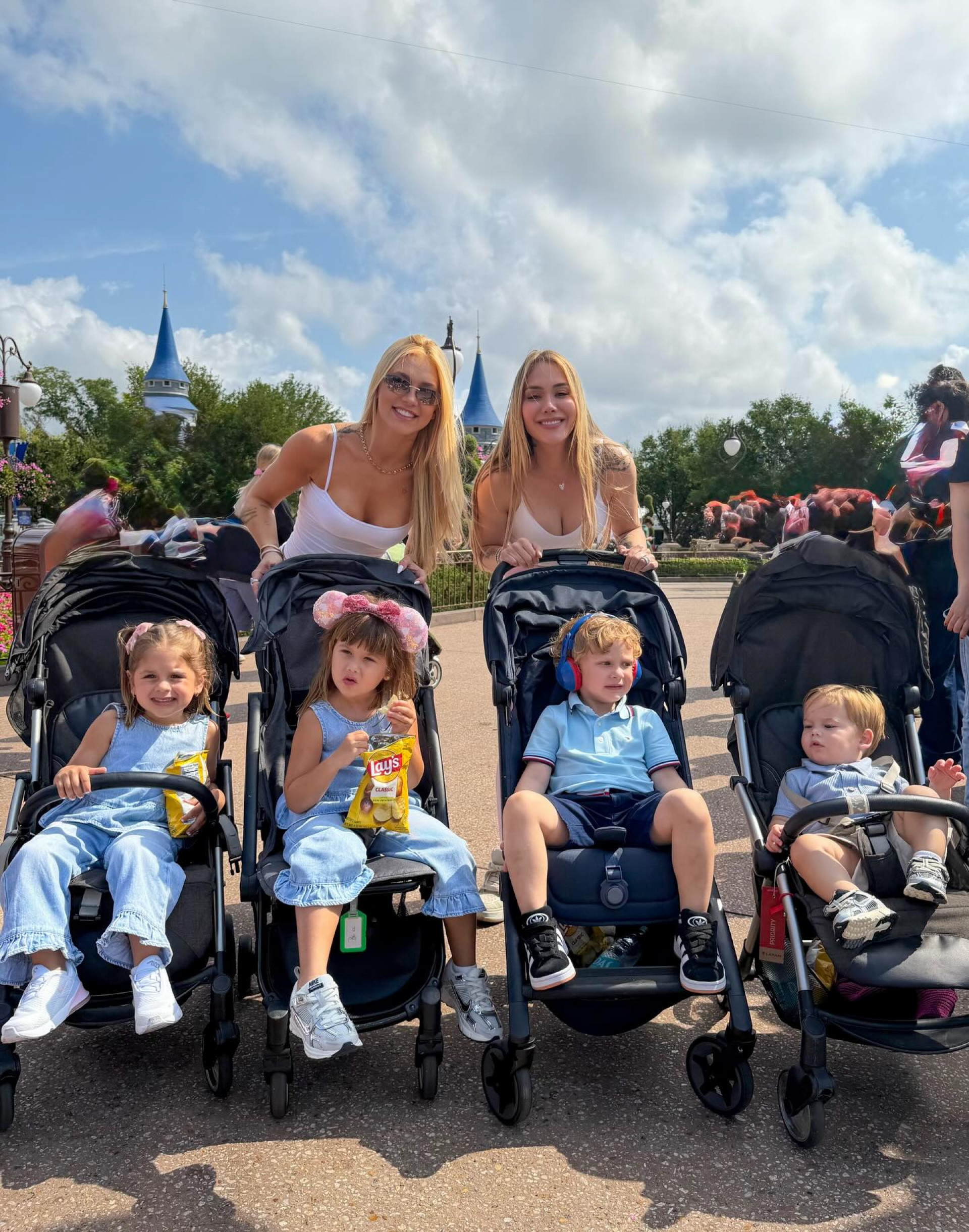 Virginia compartilha registros de viagem com os filhos em Orlando