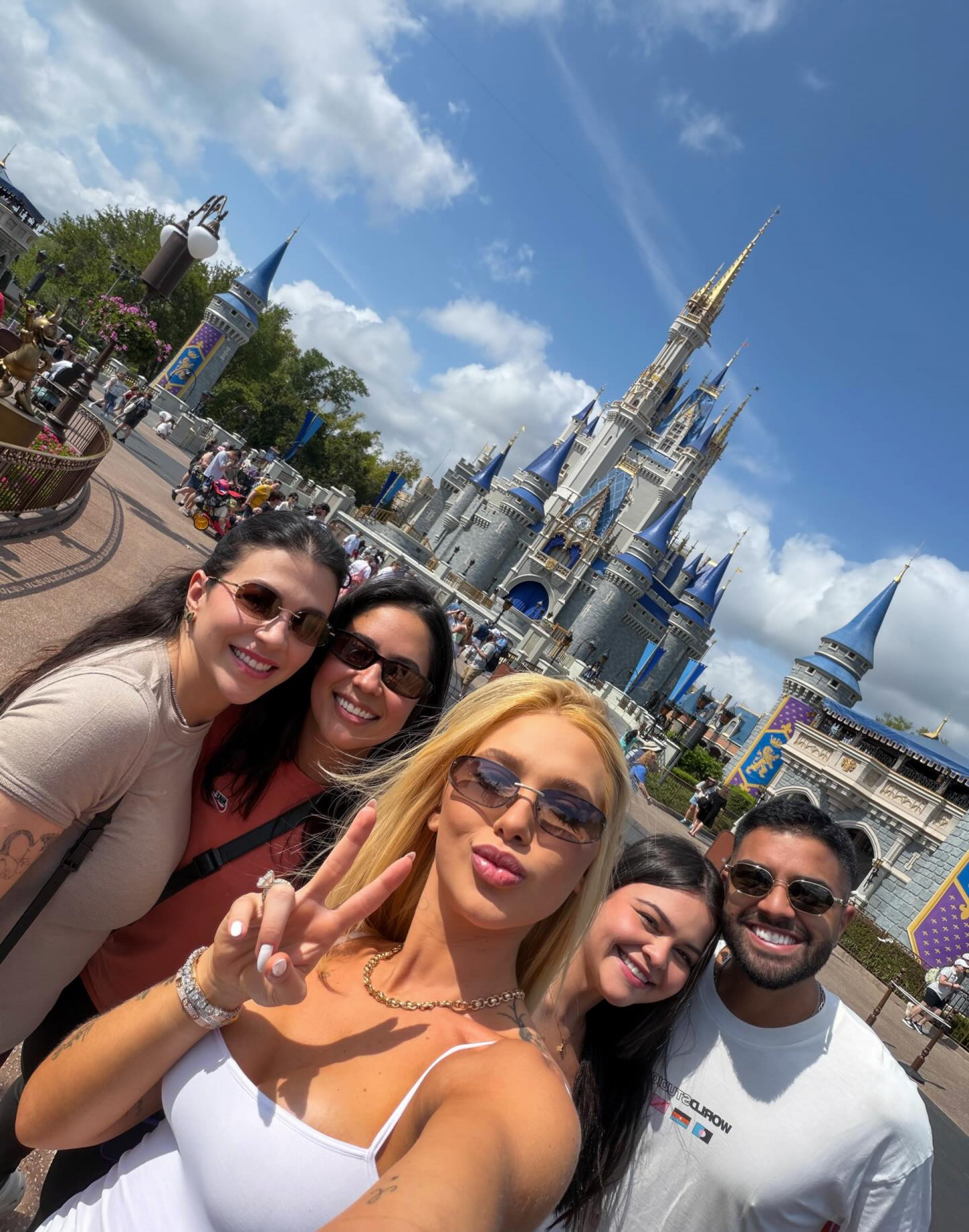 Virginia compartilha registros de viagem com os filhos em Orlando