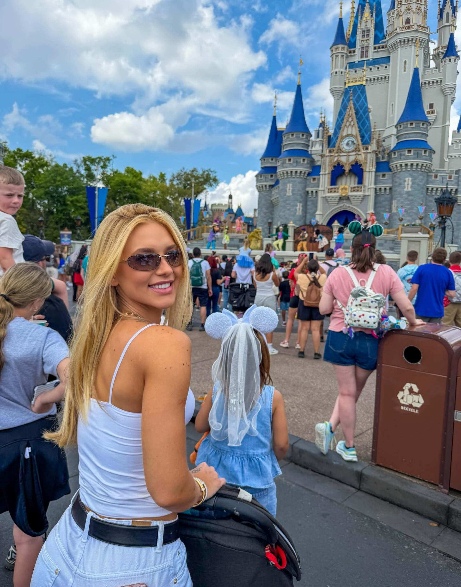 Virginia compartilha registros de viagem com os filhos em Orlando