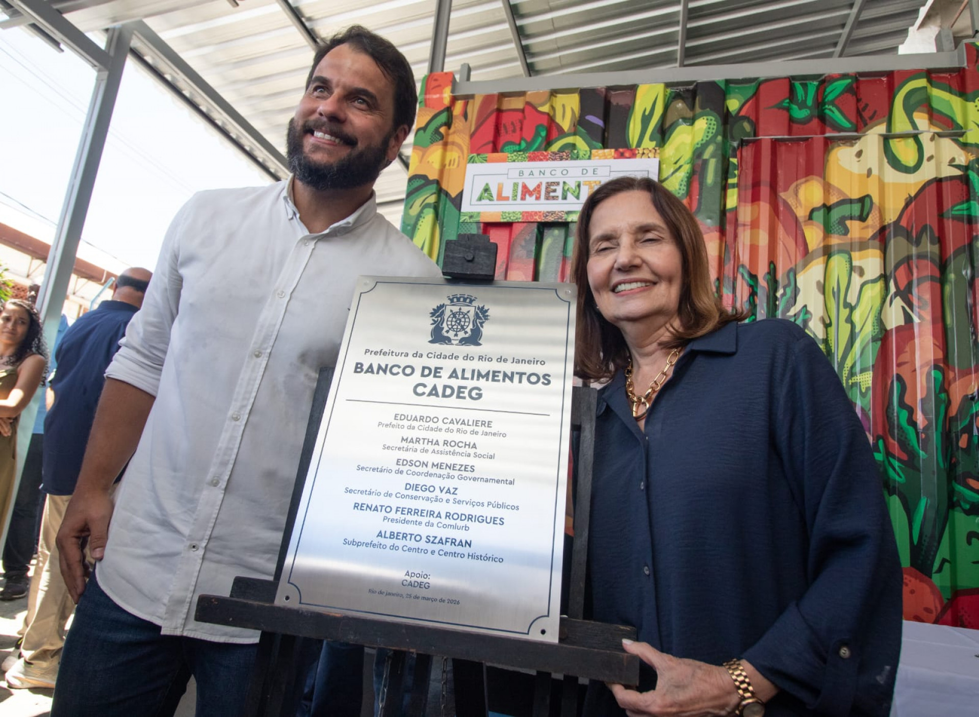 Renato Rodrigues e Martha Rocha na inauguração do Banco de Alimentos - Érica Martin / Agência O Dia