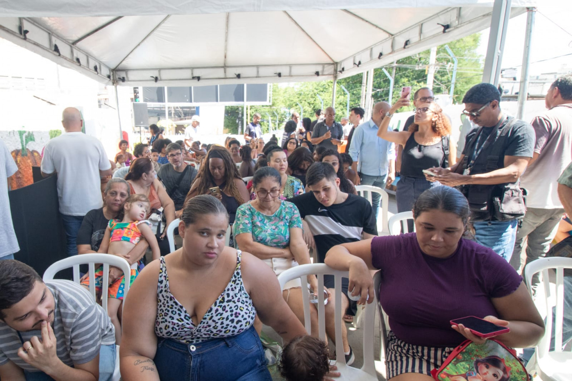 Moradores da comunidade do Tuiuti são os primeiros atendidos pelo novo Banco de Alimentos - Érica Martin / Agência O Dia