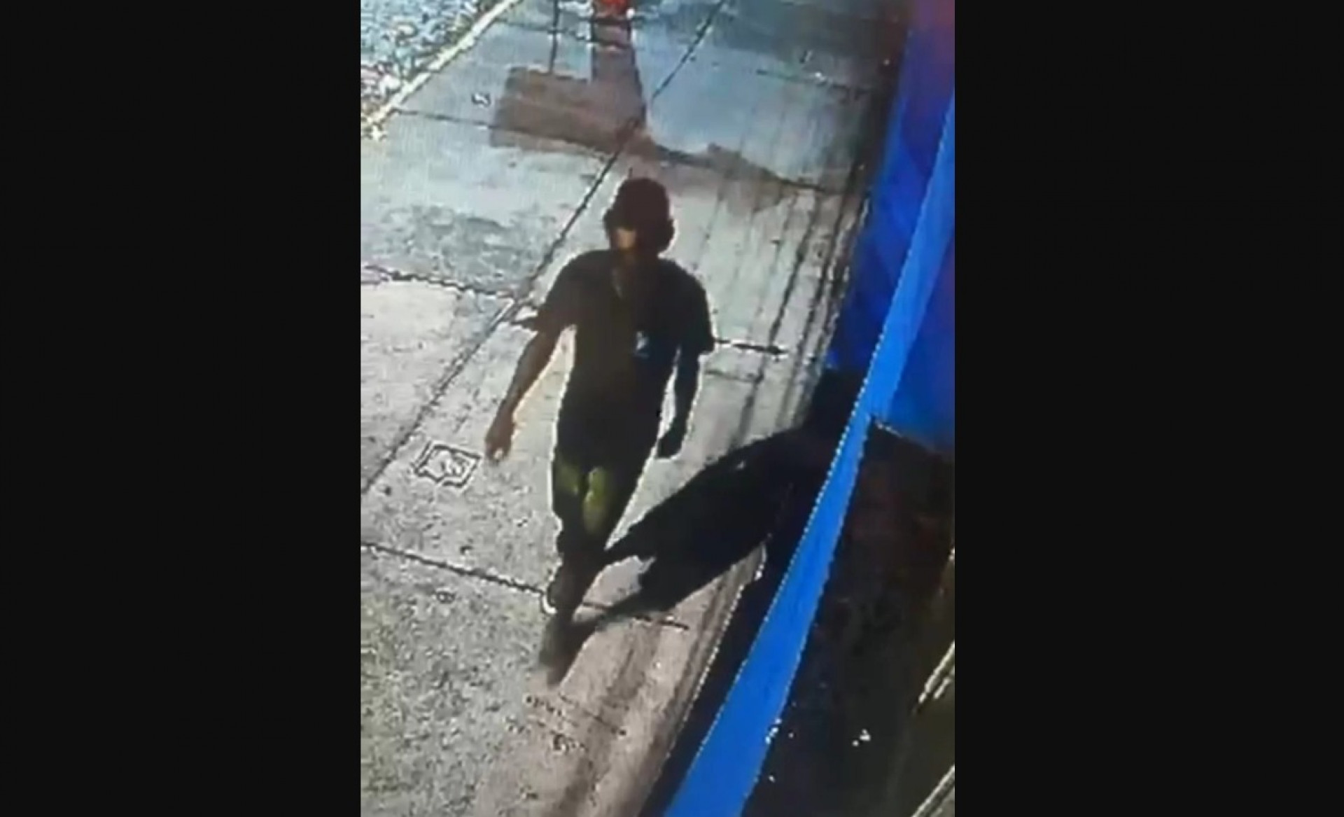 Homem furta porta de caixa de relógio de energia em Cabo Frio