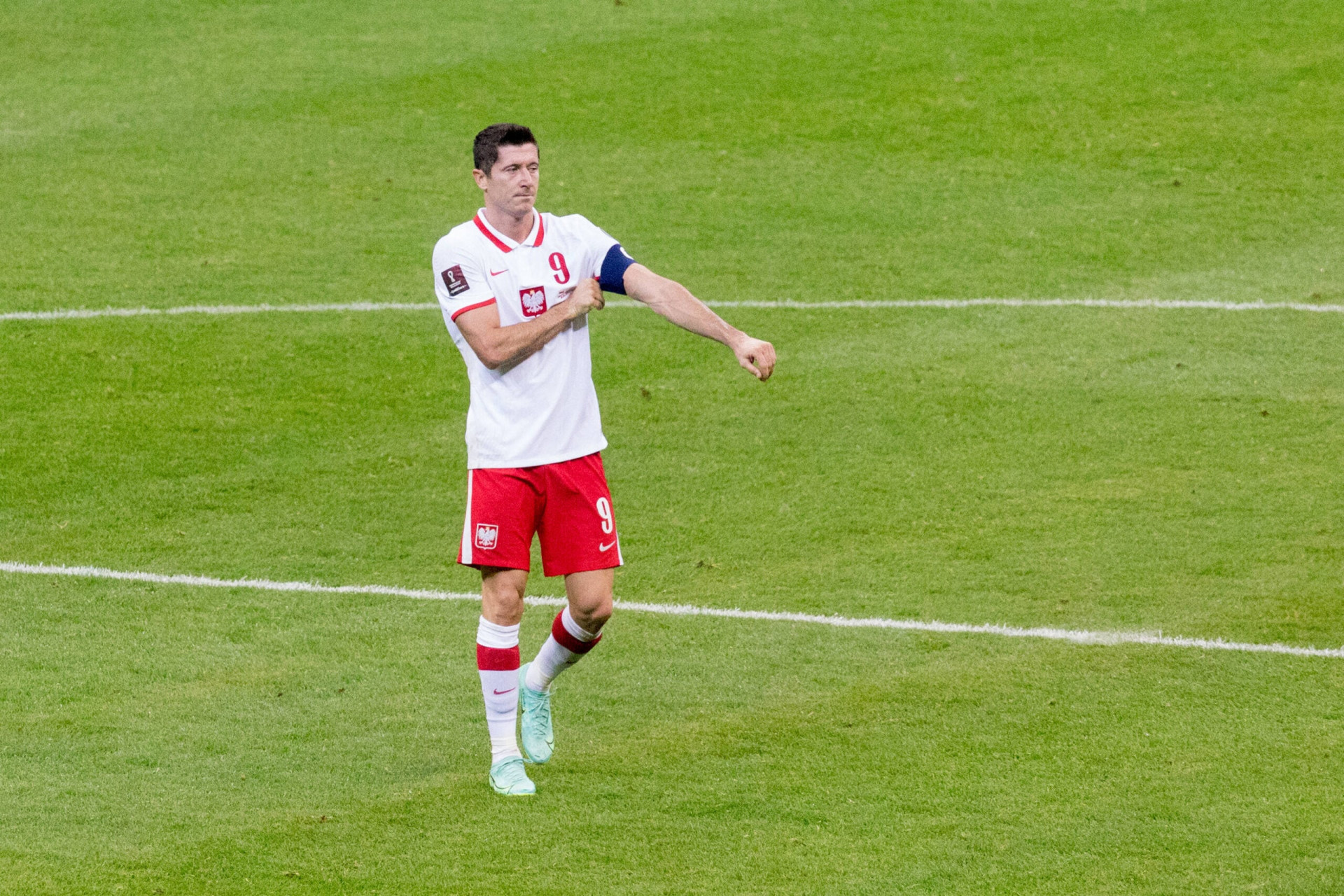 Lewandowski marca, Pol&ocirc;nia vira pra cima da Alb&acirc;nia e segue sonhando com a Copa