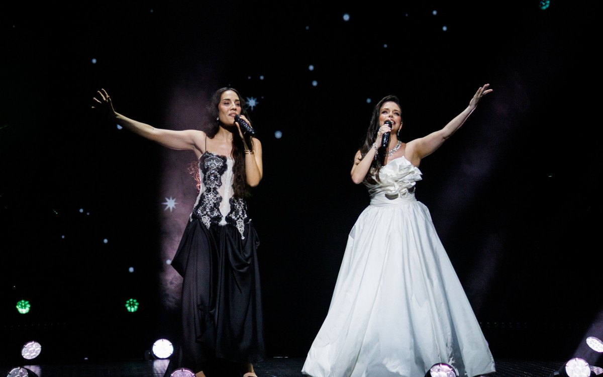 Estrelas de \'Wicked\', Myra Ruiz e Fabi Bang se apresentam em teatro