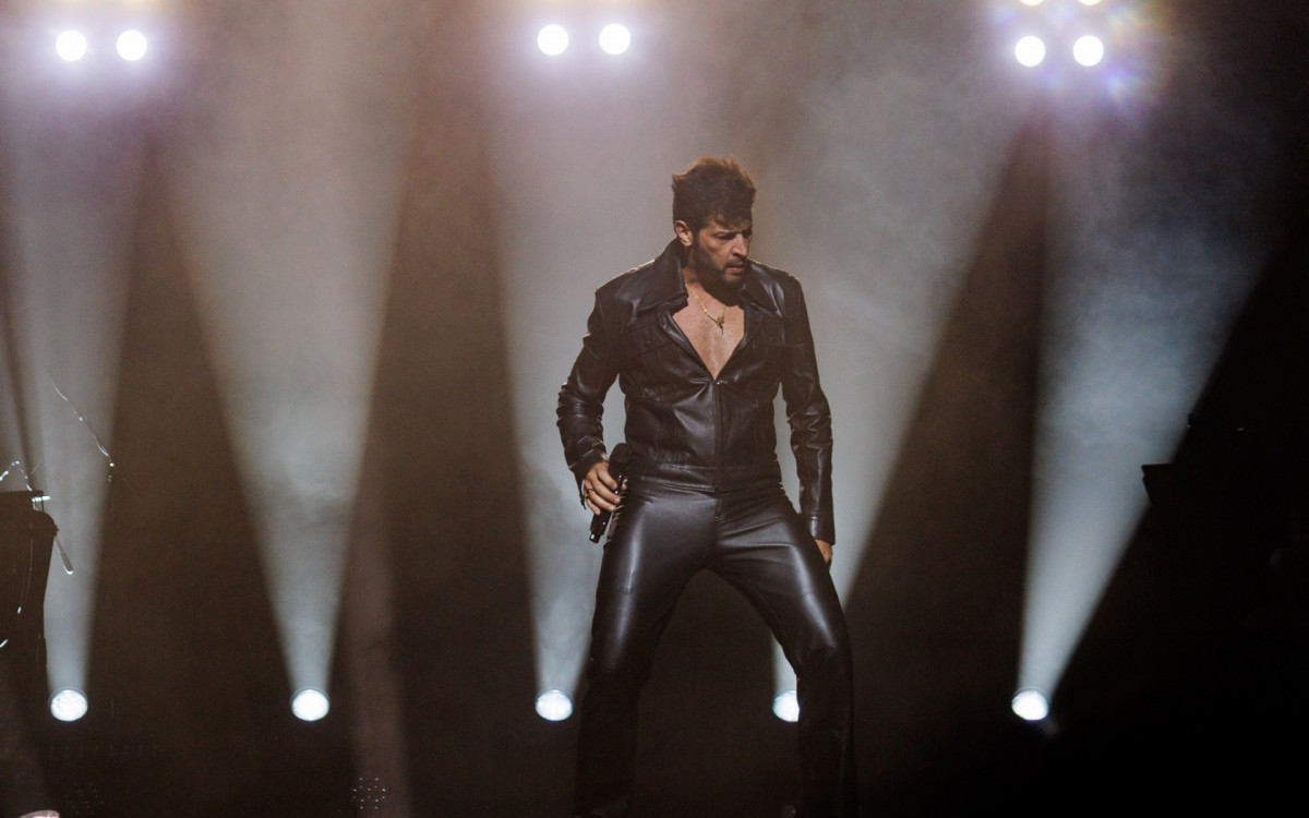 Leandro Lima se apresenta no aniversário do Teatro Santander