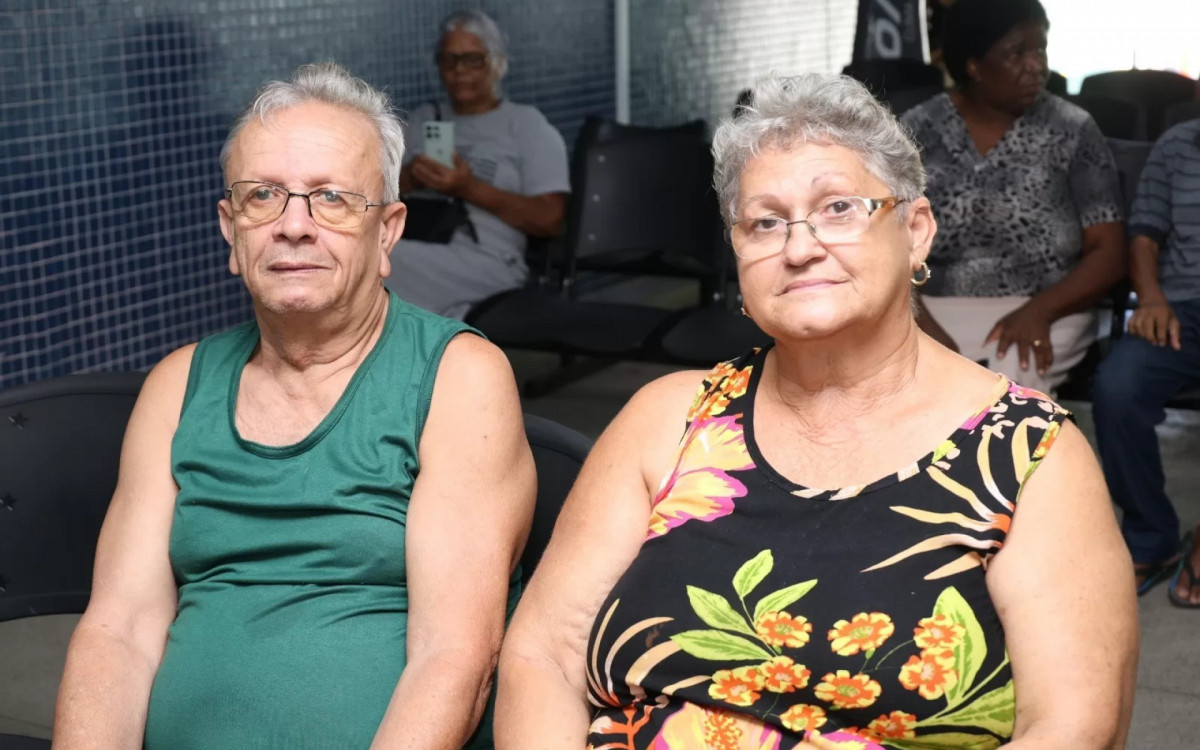 O casal Guilherme e Sandra Maria, que aguardava por consulta, elogiaram a iniciativa.