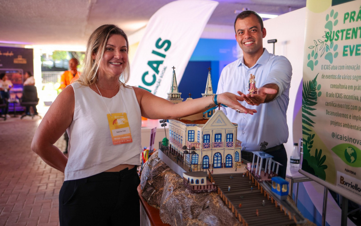 A coordenadora de Turismo Religioso do estado, Natcha Dias e o secret&aacute;rio estadual de Turismo, Lucas Alves -  Eduardo Uzal / Ag&ecirc;ncia O Dia