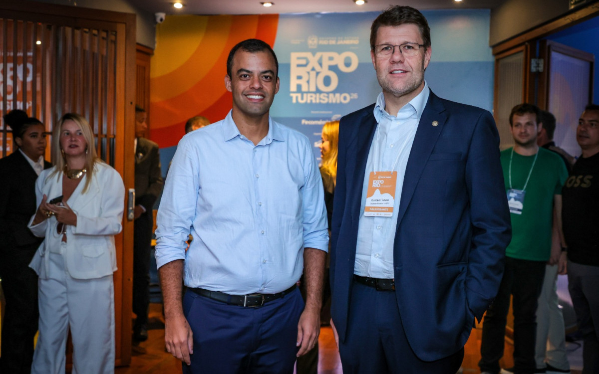 O secret&aacute;rio estadual de Turismo, Lucas Alves e o deputado estadual Gustavo Tutuca na ExpoRio Turismo -  Eduardo Uzal / Ag&ecirc;ncia O Dia
