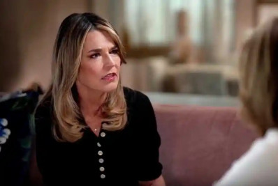 Apresentadora de TV chora ao falar sobre desaparecimento da mãe e diz se sentir culpada