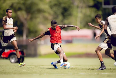 Bruno Henrique volta a treinar e pode reforçar o Flamengo contra o Bragantino