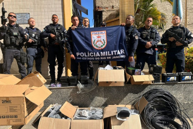Polícia apreende material utilizado por empresa clandestina de telecomunicação em Três Rios