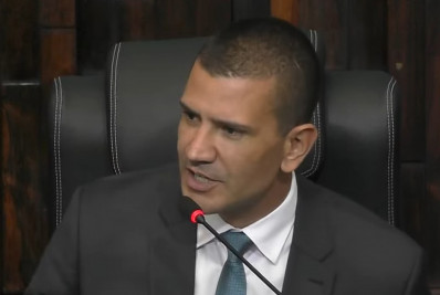 Douglas Ruas luta contra o tempo