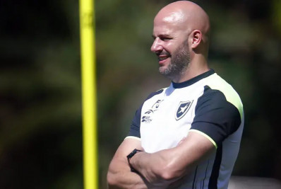 Ex-auxiliar de Artur Jorge está em negociação para comandar Botafogo, afirma jornal