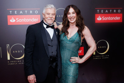 Aniversário de teatro reúne Claudia Raia, Miguel Falabella e mais famosos