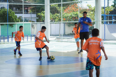 Projeto Transformar leva aulas de Futsal para crianças no bairro Ampliação
