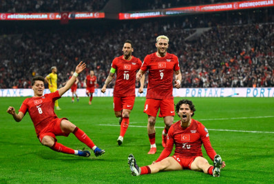 Turquia vence Romênia e vai decidir vaga na Copa do Mundo