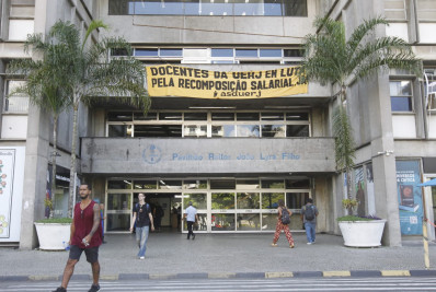 Docentes da Uerj entram no segundo dia de greve por melhorias salariais