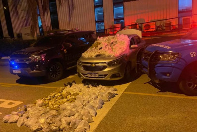 Polícia apreende drogas, causa prejuízo milionário e prende mulher em Arraial