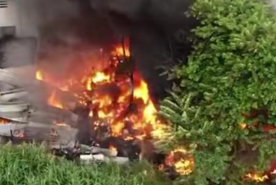 Depósito de reciclagem em Angra pega fogo e mobiliza Corpo de Bombeiros e voluntários 