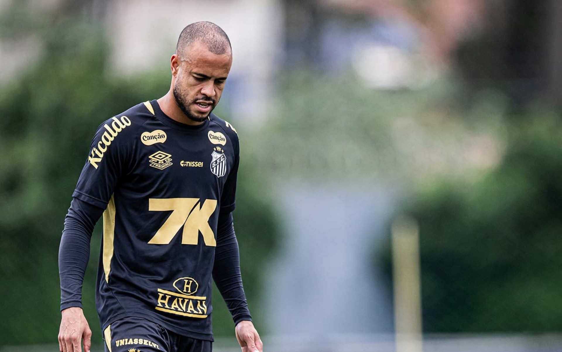 Neymar faz tratamento com PRP, mas deve refor&ccedil;ar o Santos contra o Remo