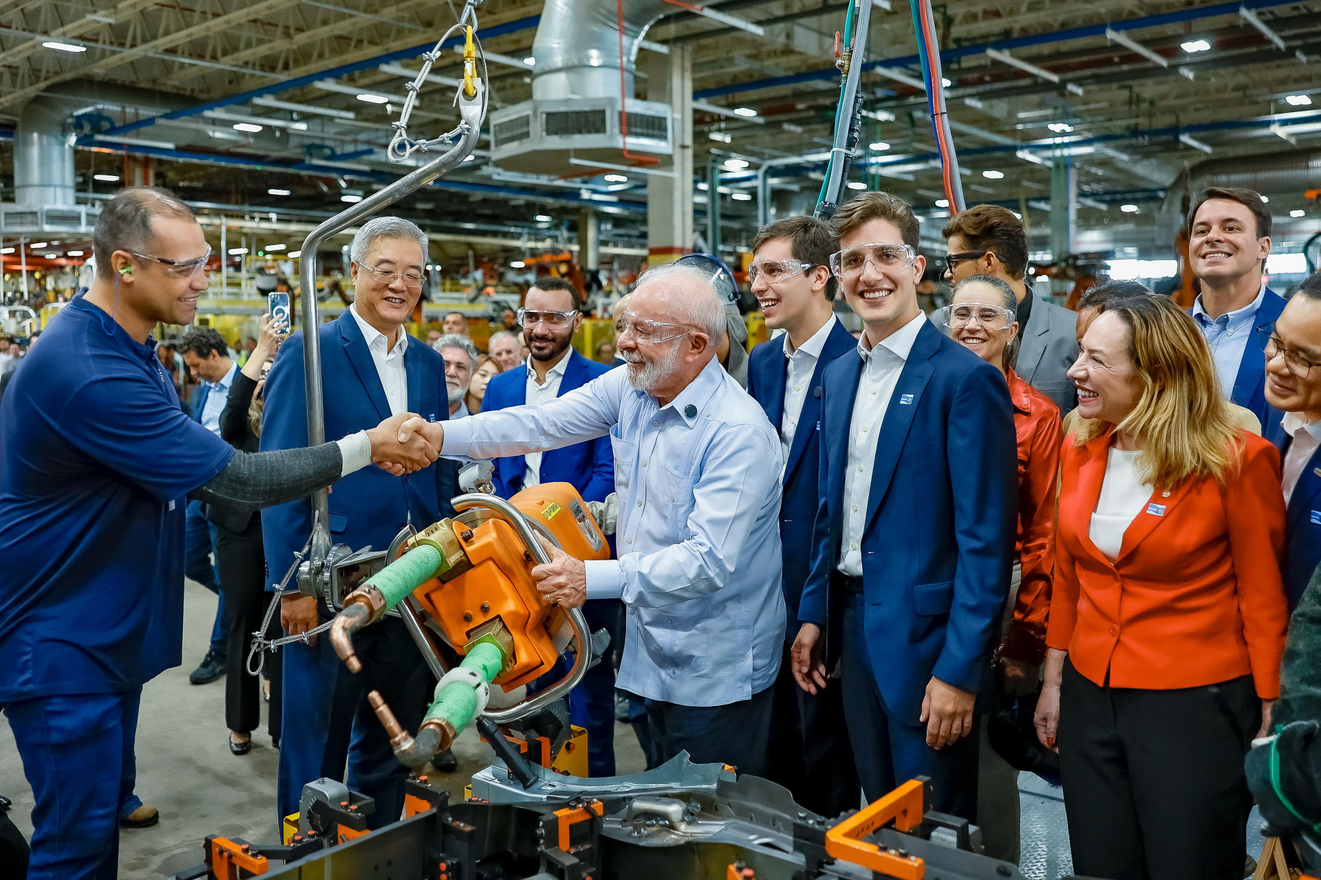 Lula diz que brasileiro gasta muito com cachorro e que 'na China não deve ter esse problema'