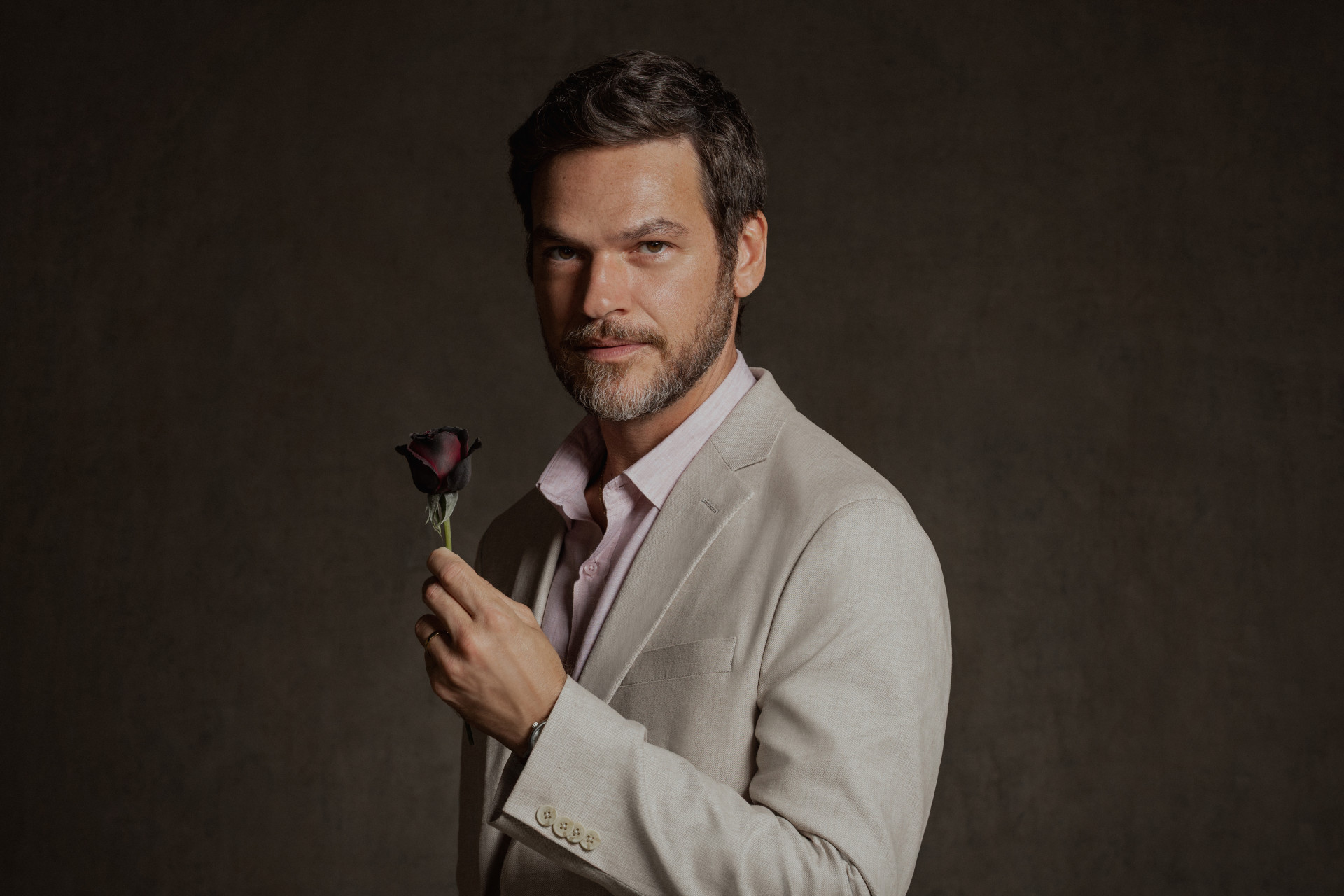 Emilio Dantas vive Diego no filme 'A Estranha na Cama', da Netflix - Marcos Serra Lima / Netflix