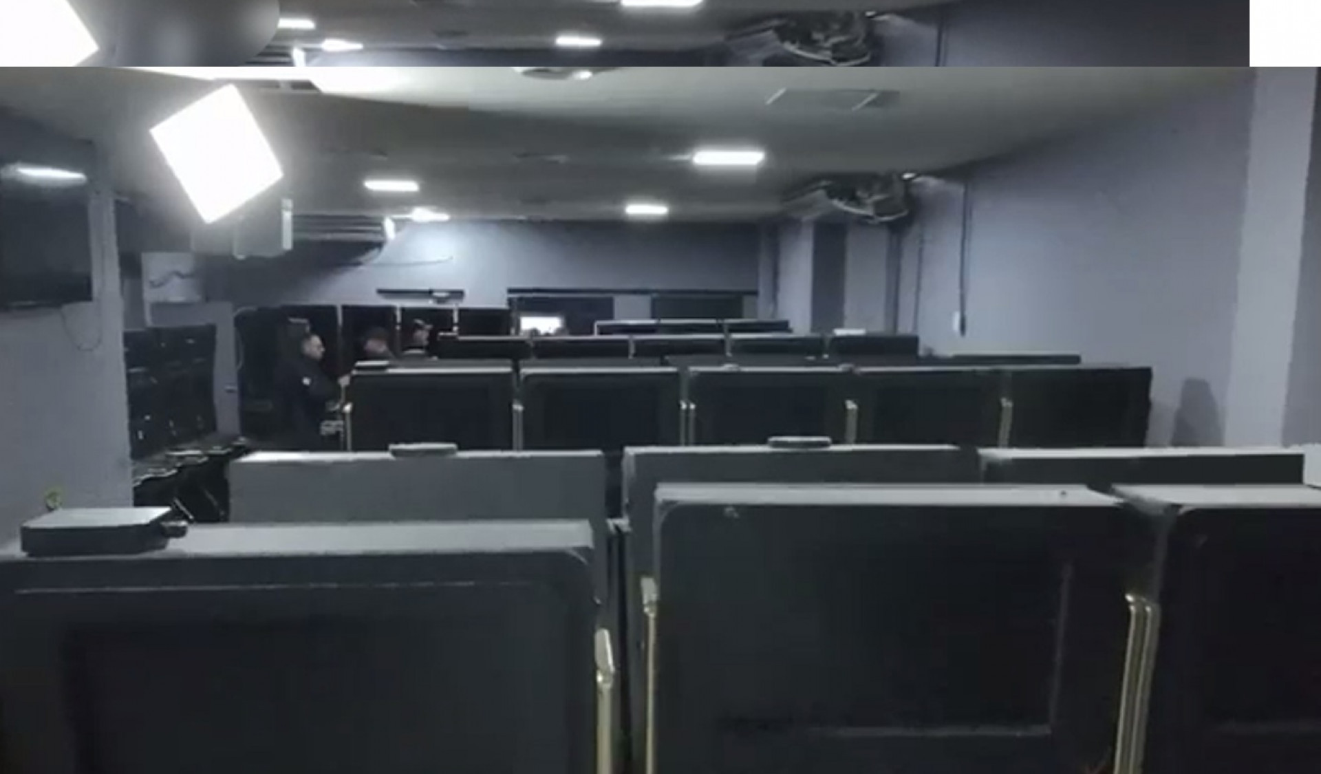 MPRJ apreende 48 máquinas caça-níquel em bingo clandestino da 'nova cúpula' do jogo do bicho