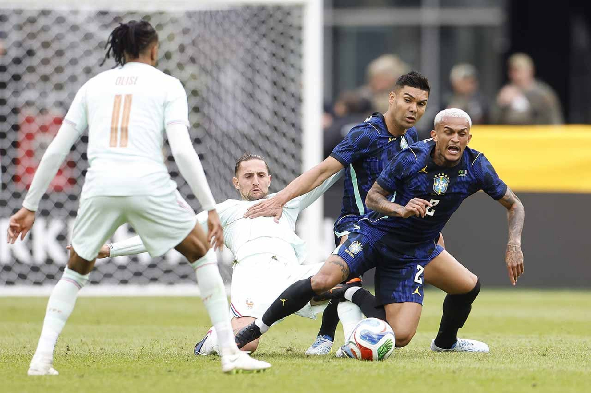 M&iacute;dia Internacional detona Sele&ccedil;&atilde;o e veem “Mbapp&eacute; petrificando Vinicius Jr”