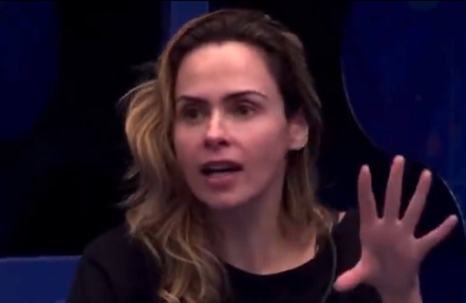 Ana Paula conversa com Juliano e Samira
 - Reprodução de vídeo / TV Globo