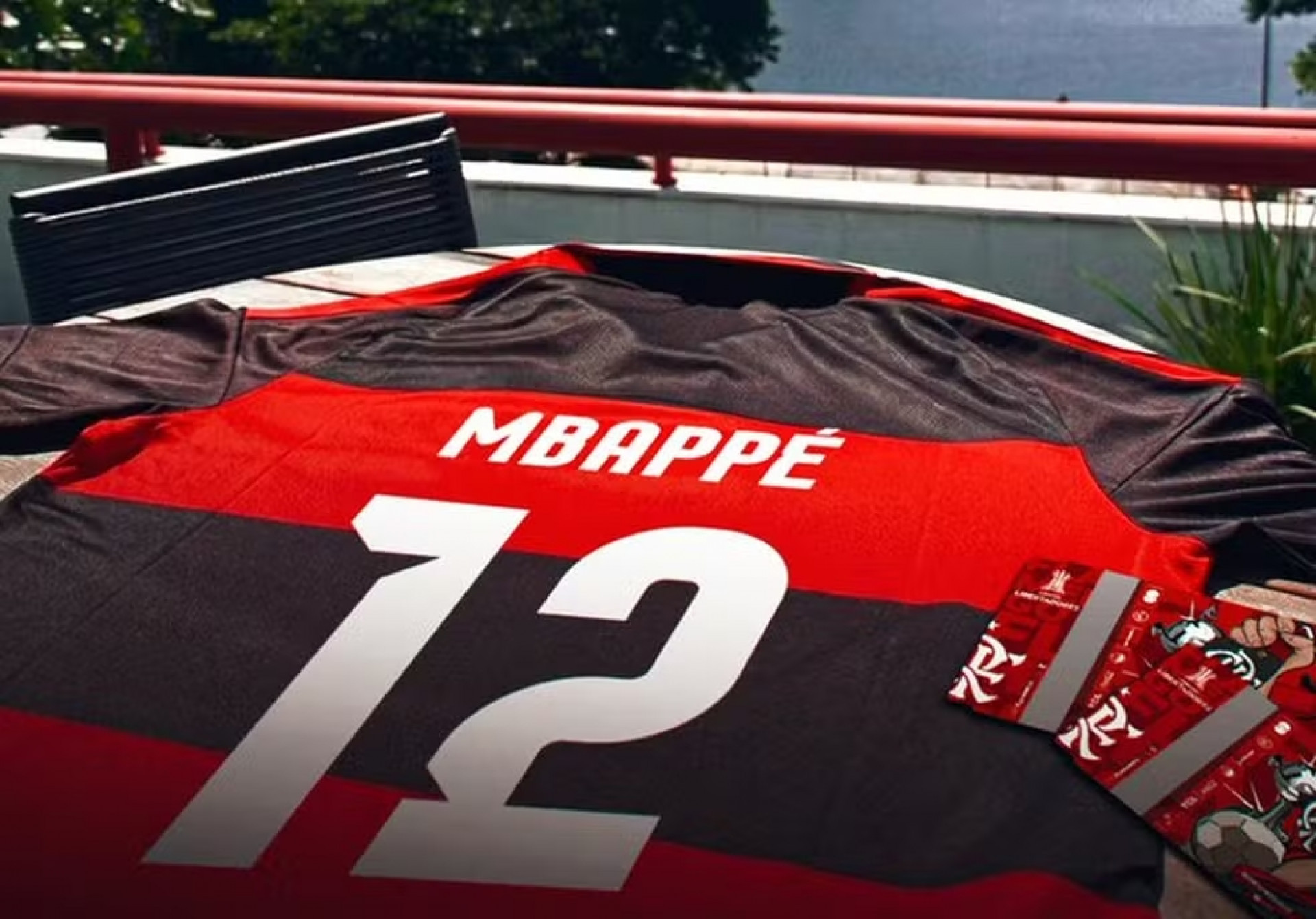 Flamengo convida Mbappé para assistir jogo da Libertadores: 'Manto pronto para torcer'