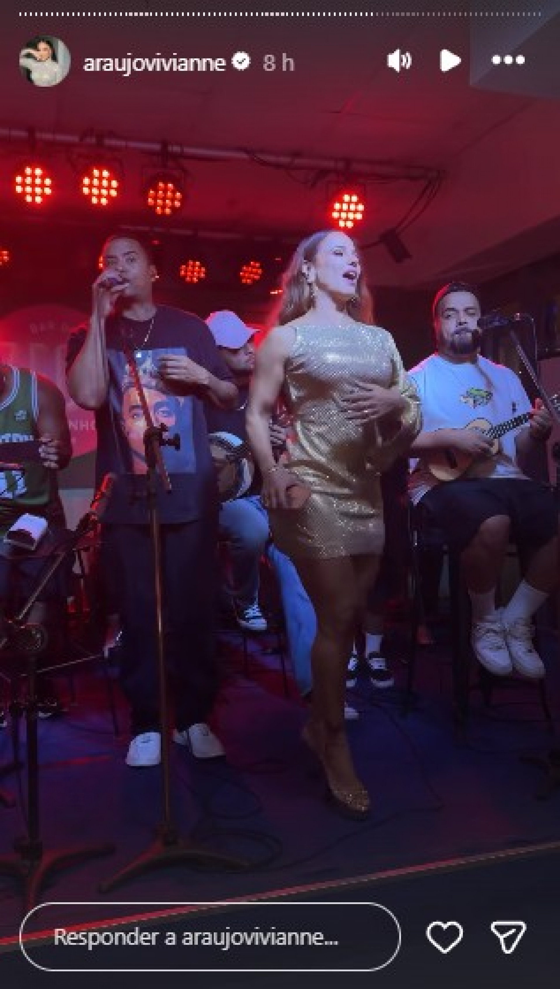 Viviane Araujo se joga no samba em festa de aniversário - Reprodução de vídeo / Instagram
