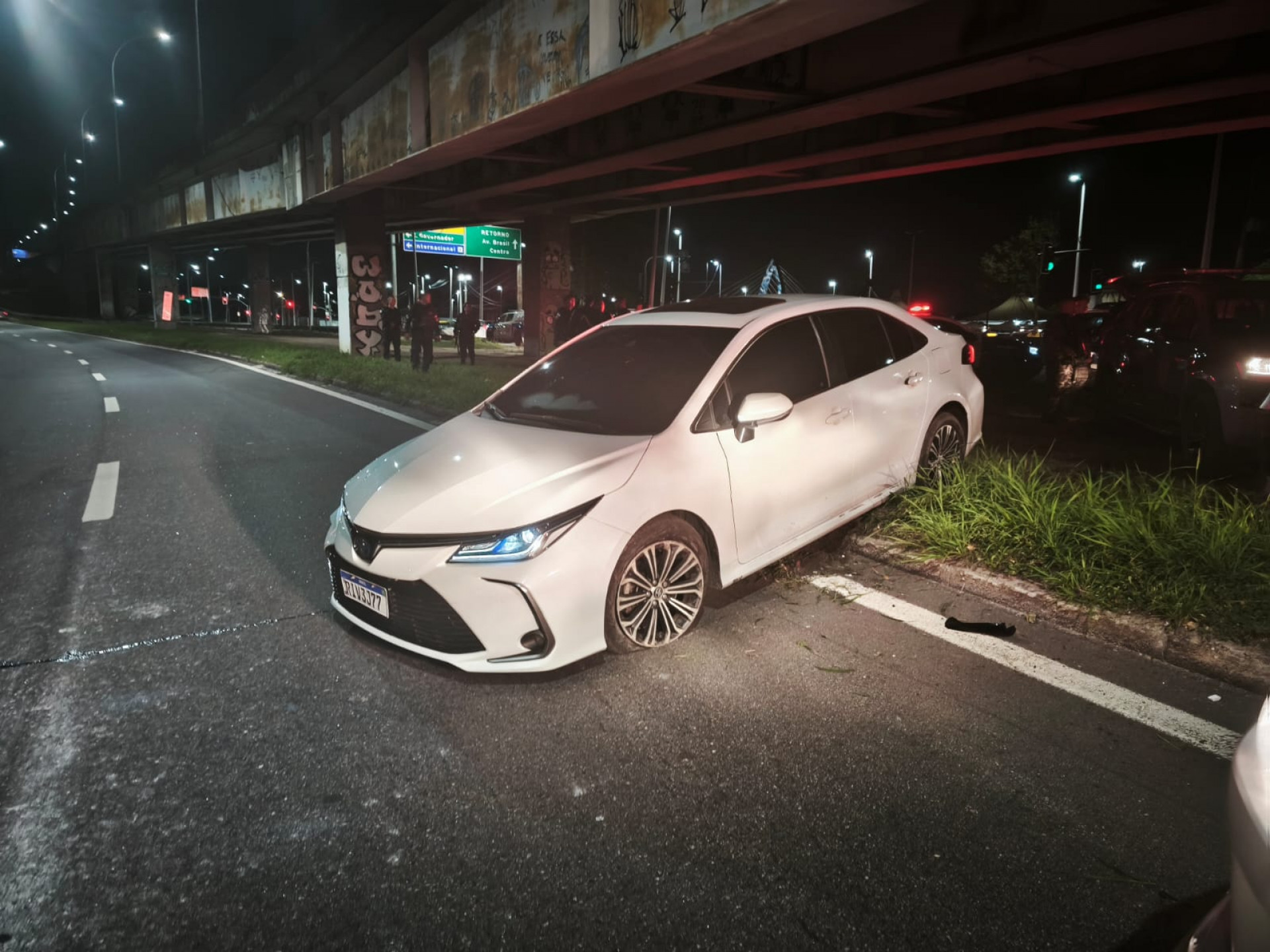 Carro ocupado pelo foragido era roubado - Divulgação / PMERJ