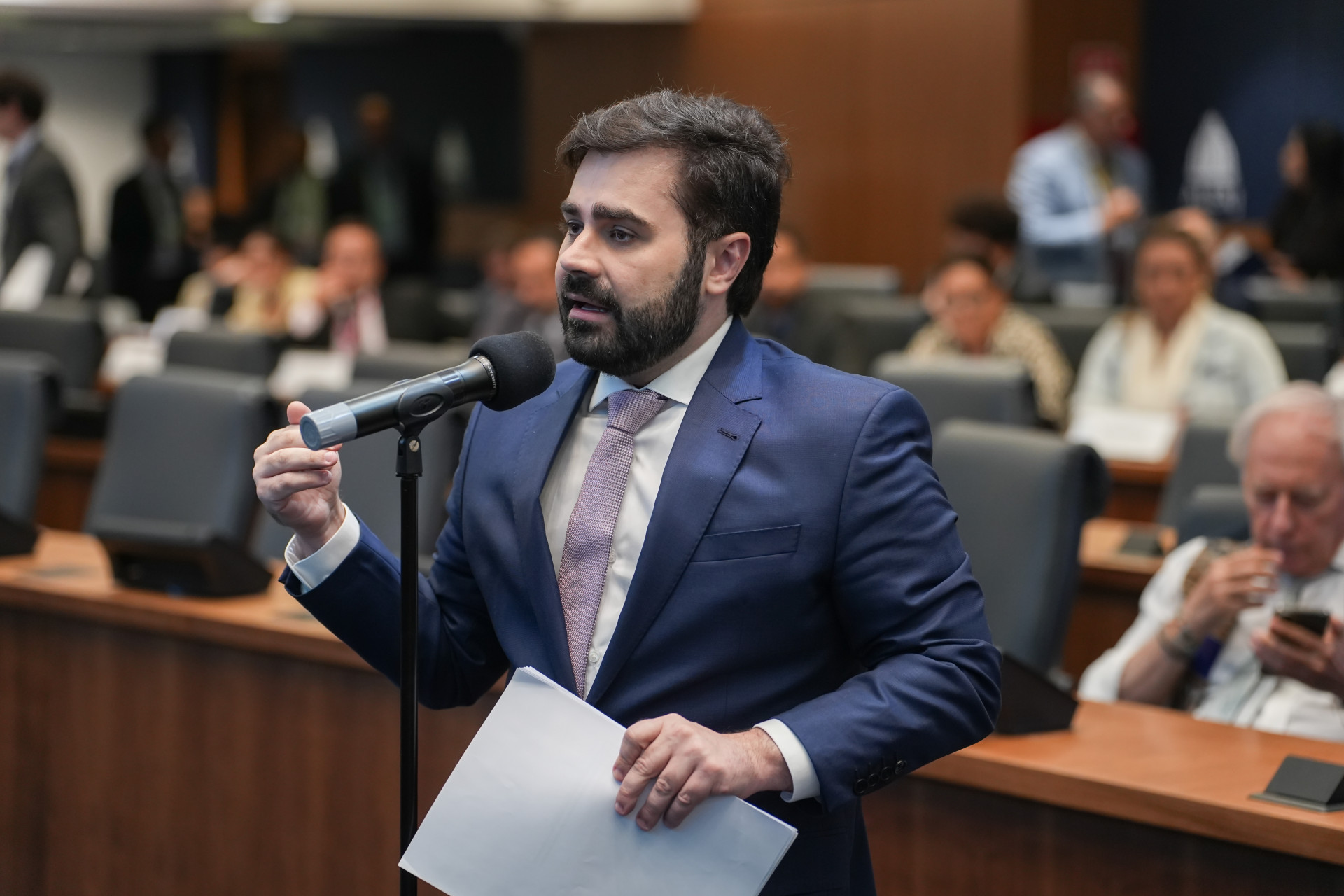 Policiais e bombeiros com familiares doentes poderão trabalhar perto de casa