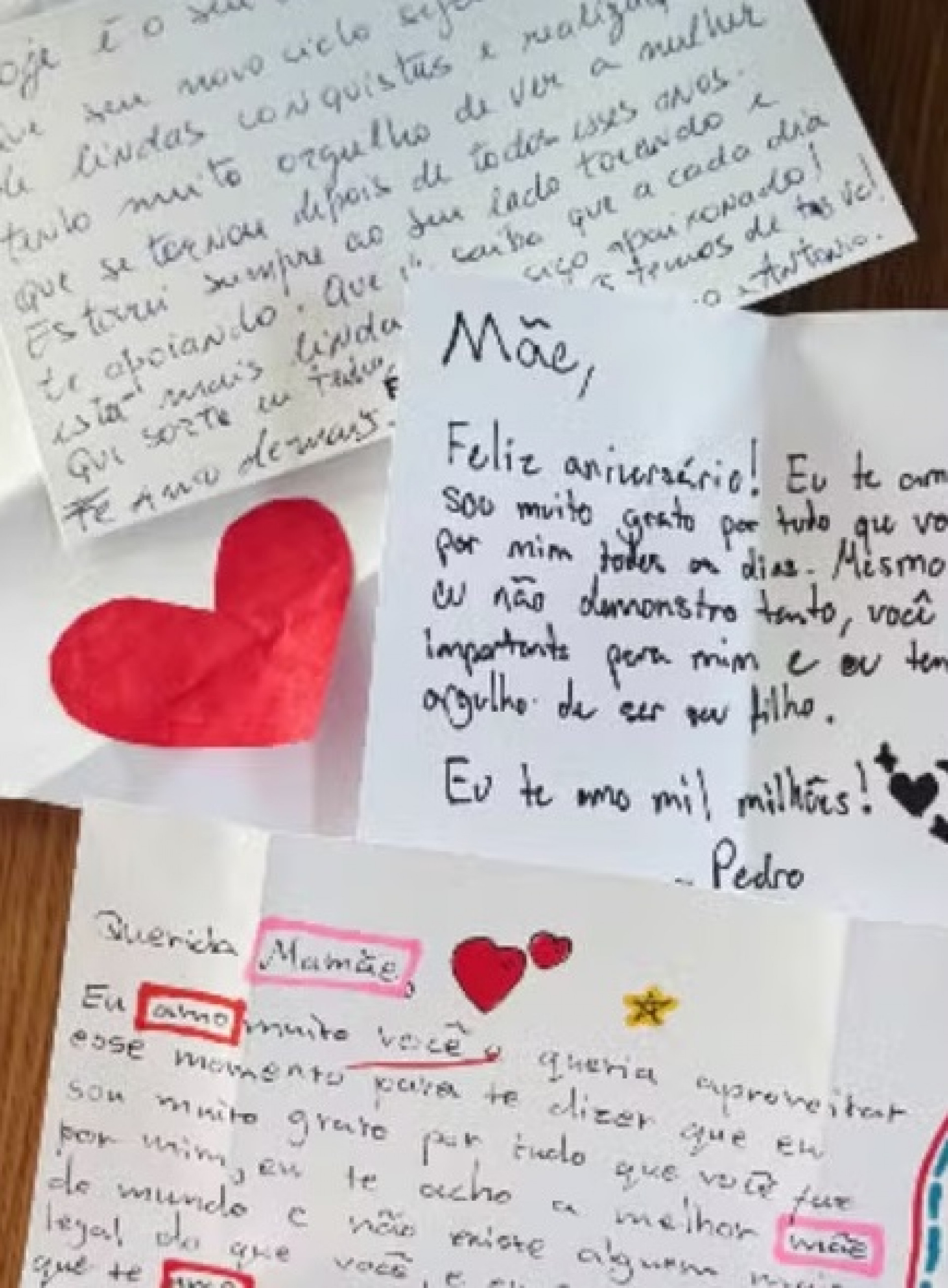 Juliana Paes comemora 47 anos com surpresas da família e declarações dos filhos