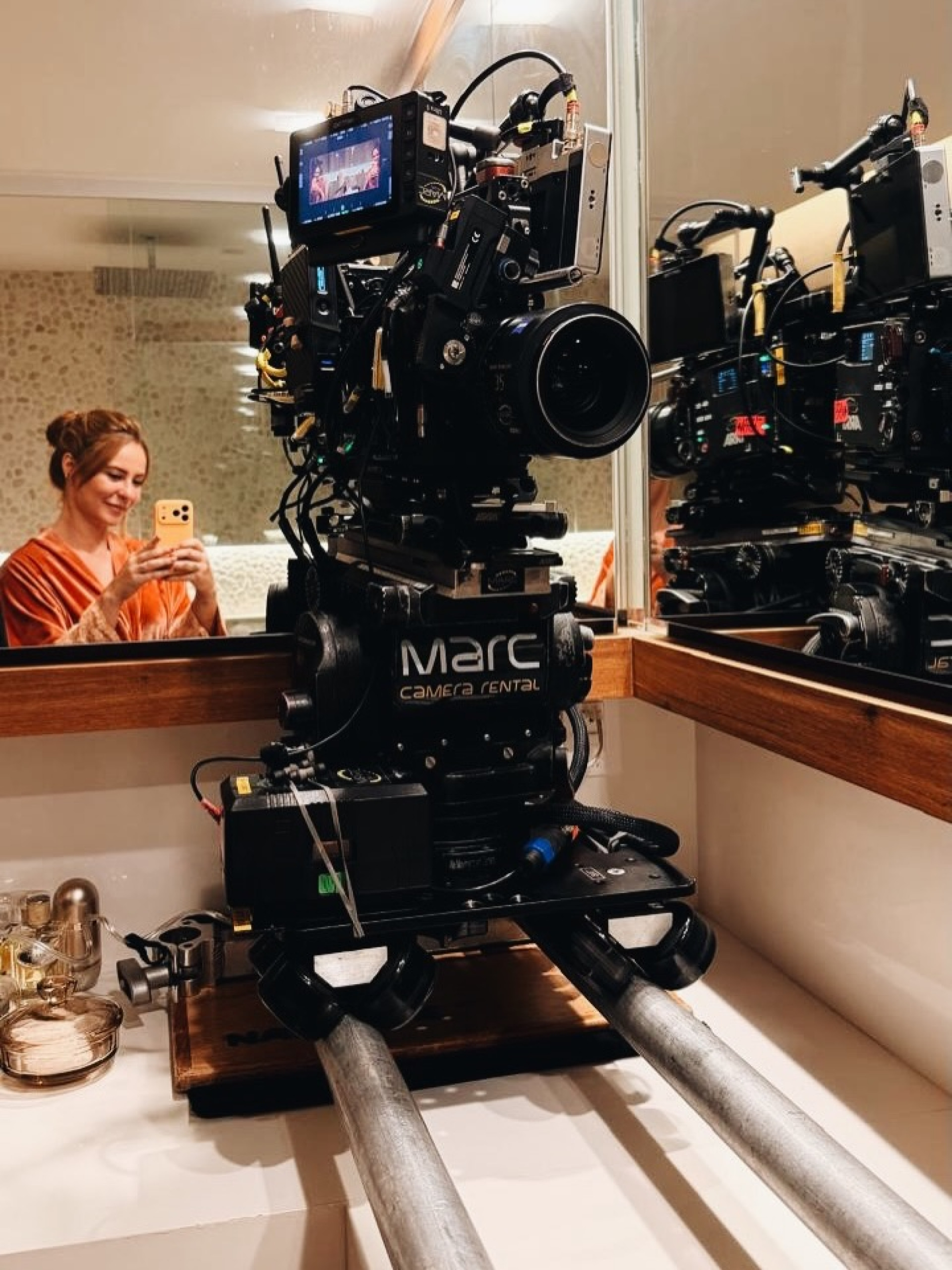 Paolla Oliveira posa de roupão e mostra bastidores antes de premiação - Reprodução Instagram