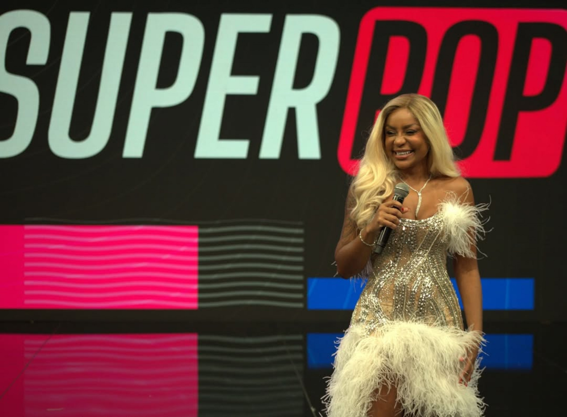 Cariúcha estreia como apresentadora do 'SuperPop', da RedeTV! - Reprodução / Instagram