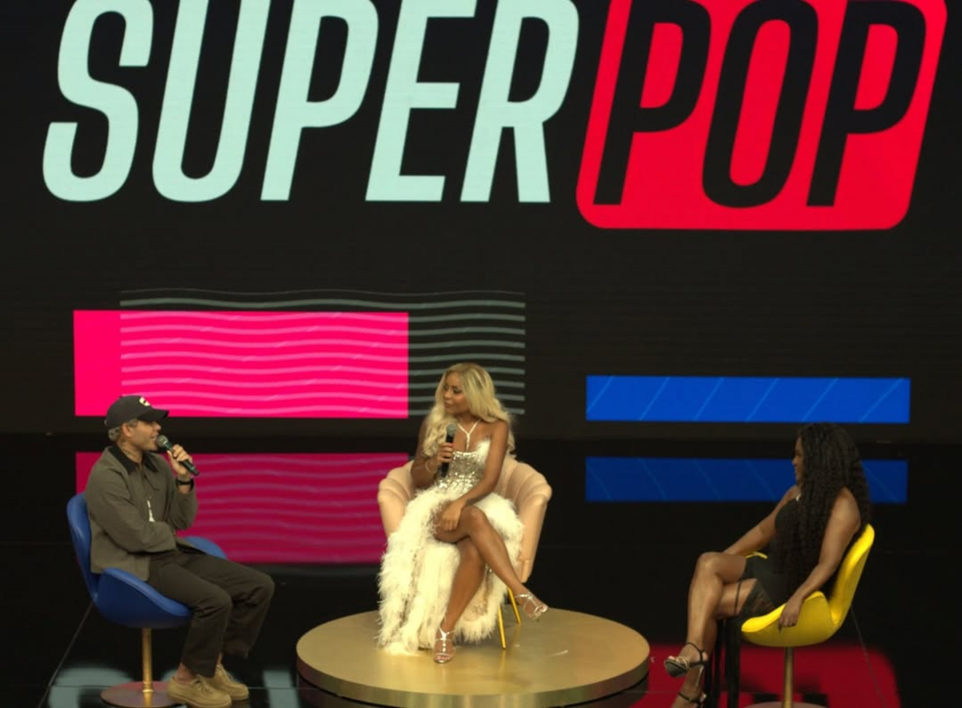 Cariúcha recebe Tierry e Karin Hils na estreia no 'SuperPop' - Reprodução / Instagram